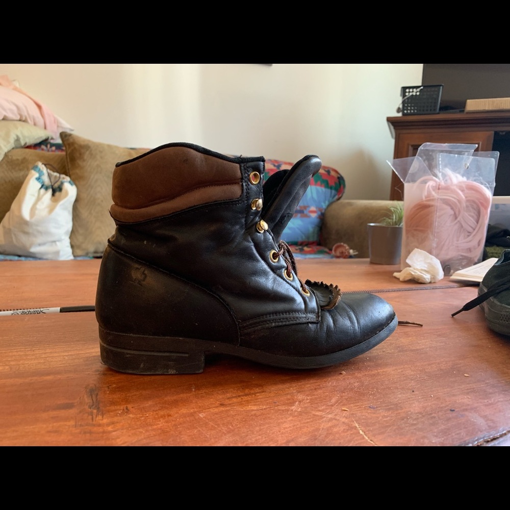 Women’s size 7 Laredo Lace Up Boots